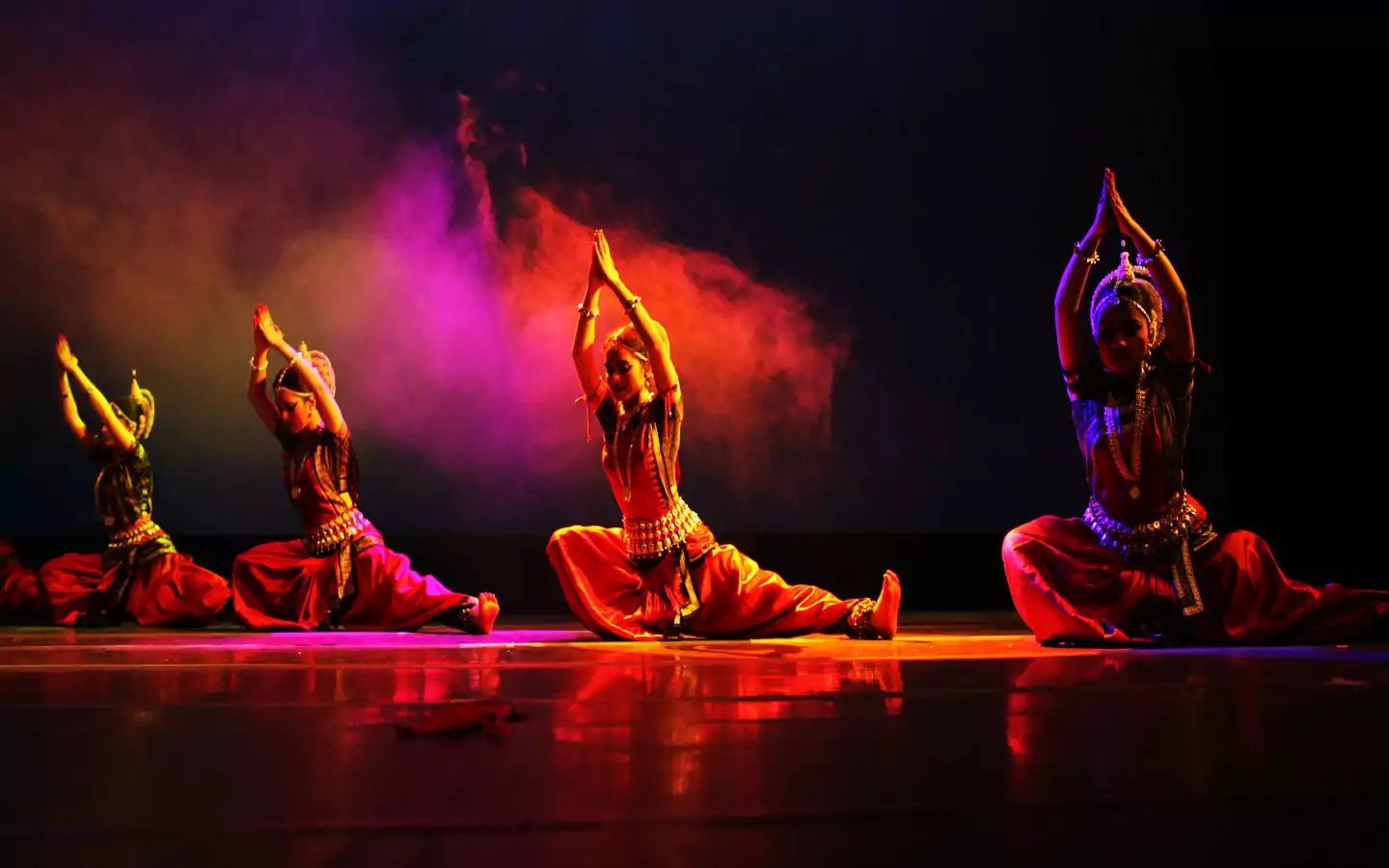 STEAL THE SHOW WITH THESE COOL INDIAN DANCE GROUP NAMES